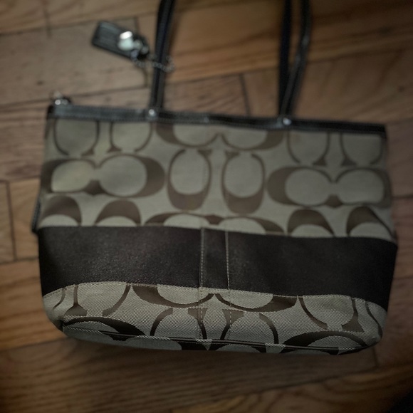 Coach purse - Picture 2 of 2